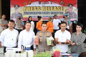 Dua Ibu Rumah Tangga Jadi Pengedar Sekaligus Peracik Ekstasi dan Kosmetik Ilegal
