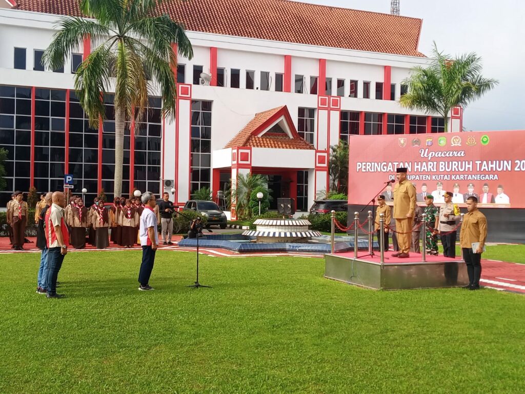 Peringati May Day, Pemkab Kukar dan Serikat Buruh Gelar Baksos