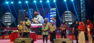 Peluncuran Buku Kedua Edi Damansyah, Mengayuh Waktu Membangun Kukar