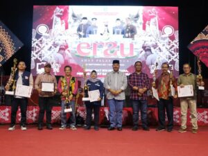 Edi Damansyah Tutup Expo Erau Pelas Benua 2023, Stand Disbun Terbaik