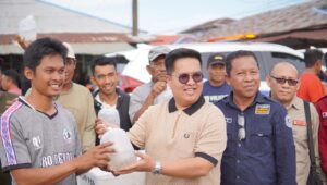Nelayan Muara Badak Girang, Rendi Solihin Salurkan Dua Juta Bibit Udang dan Perahu