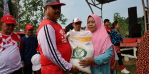 19.246 Keluarga Penerima Manfaat di Kukar Mendapat Bantuan Beras