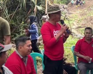 Legislator Kaltim Saksikan Keunikan Tradisi Nugal Padi di Desa Putak