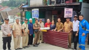 Pohon Beringin Tumbang di Jalan Bukit Barisan, Samarinda, Picu Upaya Evakuasi dan Bantuan untuk Korban