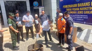 BNNP Kaltim Musnahkan Ganja Kering Sebanyak 1,4 Kg Asal Dari Medan