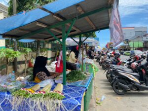 Menjelang Ramadhan 1445 Hijriah, Penjual Bunga Kuburan Mendapatkan Berkah Dari Peziarah