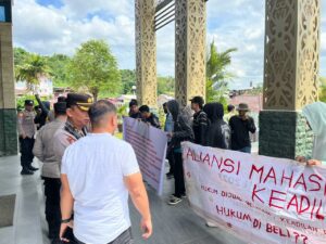 Aksi Demo Aliansi Mahasiswa Peduli Keadilan di Pengadilan Tinggi, Soroti Kasus Pembebasan Terpidana Korupsi