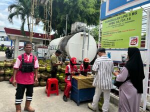 Warga Keluhkan Tabung Gas LPG 3 Kg Langka, Agustina: 2 Hari Masak Pakai Kayu Bakar