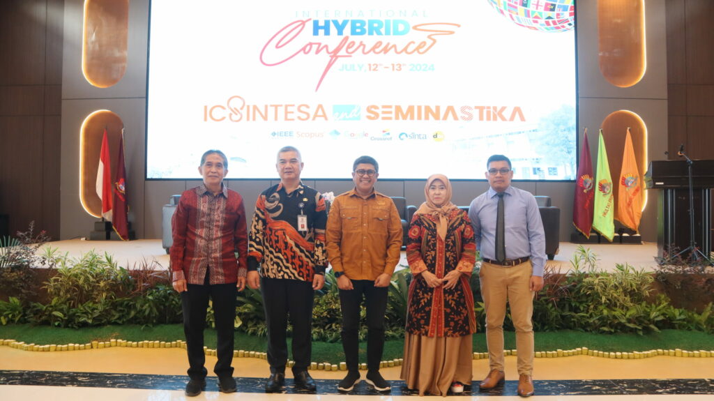 ICSINTESA ke-4 dan SEMINASTIKA ke-5 yang digelar Universitas Mulia Balikpapan.