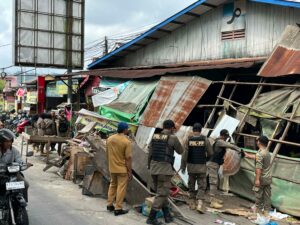 35 PKL Liar di Depan Pasar Baqa Samarinda Seberang Ditertibkan