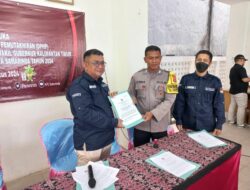 Bhabinkamtibmas Kelurahan Temindung Permai Amankan Rapat Pleno Rekapitulasi Pemilih