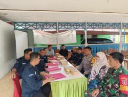 Bhabinkamtibmas Kelurahan Mesjid Amankan Rapat Pleno Rekapitulasi DPHP di Samarinda