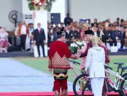 Menteri ATR/BPN AHY Dianugerahi Penghargaan Busana Adat Terbaik di IKN