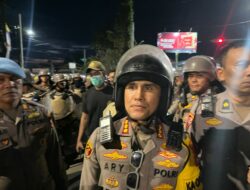 Aksi Demo di Kantor DPRD Kaltim Berujung Ricuh, Anggota Polisi Terluka Akibat Serangan Molotov dan Lemparan Batu