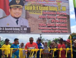 Ketua dan Wakil Ketua II DPRD Kutim Hadiri Peresmian Jembatan Kuning Desa Suka Rahmat Teluk Pandan