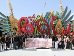 Marching Band Kubar Anjangsana ke Universitas Udayana Bali