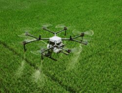 Teknologi Drone untuk Semprot Pestisida Mampu Menggaet Minat Petani Milenial
