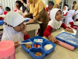 Kritik Deddy Corbuzier Terkait Keluhan Siswa Program Makan Bergizi Gratis Tuai Polemik
