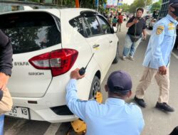 Macet Parah di Samarinda Theme Park, Dishub Lakukan Penggembosan Mobil Parkir Liar