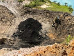 Warga Tanah Merah Samarinda Protes Tambang Ilegal, Khawatir Pemakaman Longsor