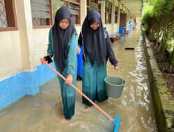 Banjir Sambut Hari Pertama Sekolah Usai Libur Lebaran, Aktivitas Belajar SMAN 4 Samarinda Lumpuh Total