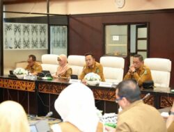 Rudy Mas’ud Tekankan Pentingnya Koordinasi dan Profesionalisme OPD dalam Briefing Rutin Pemprov Kaltim