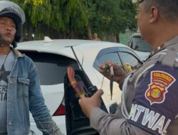 Melanggar Rambu dan Tak Pakai Helm, Pengendara Ketahuan Bawa Senjata Tajam