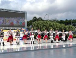 Kirab Budaya Internasional Warnai Samarinda Ribuan Warga Sambut Meriah Delegasi Mancanegara di EBIFF 2025