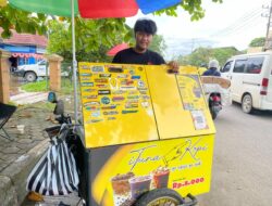 Bertahan di Jalanan, Penjual Kopi Keliling di Samarinda Hadapi Hujan Hingga Razia