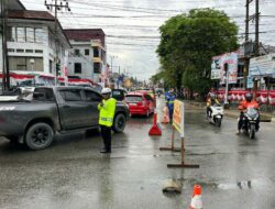 Polisi Lakukan Rekayasa Lalu Lintas Saat Demo Driver Maxim di Depan Kantor Gubernur Kaltim