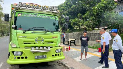Keluhan Warga Terjawab, Dishub Siap Tertibkan Truk Parkir di Bahu Jalan APT Pranoto Samarinda Seberang