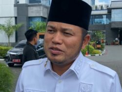 Aksi Demo di DPRD Kaltim Berakhir Ricuh, Rudy Mas’ud Minta Jaga Ketertiban