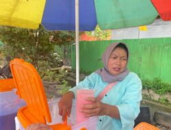 Pedagang Es di Samarinda Panen Rezeki saat Demo DPRD Kaltim