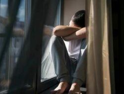 Komunikasi Terbuka dan Dukungan Keluarga Jadi Benteng Pertama Cegah Bunuh Diri pada Remaja