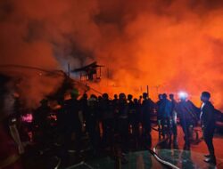 Api Cepat Menjalar di Permukiman Kayu, 20 Rumah Ludes Terbakar di Jalan Diponegoro