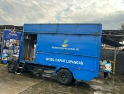 30 Personel Dinsos Samarinda Siaga di Lokasi Kebakaran Gang Slamet, Sediakan 600 Porsi Makanan per Hari