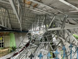 Viral di Medsos! Angin Kencang Terbangkan Atap Rumah di Antasari 2 Samarinda