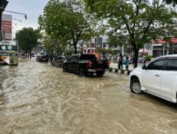 Hujan Deras Disertai Angin Kencang Landa Samarinda, Puluhan Titik Terendam Banjir