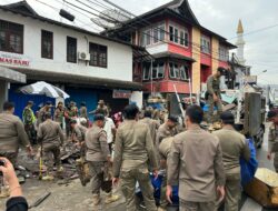 Menjelang Pembukaan Pasar Pagi, Satpol PP Samarinda Tertibkan PKL di Jalan Jenderal Sudirman