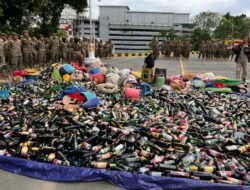 Ribuan Botol Miras Dimusnahkan, Pemkot Samarinda Peringatkan Bahaya Alkohol Bagi Generasi Muda
