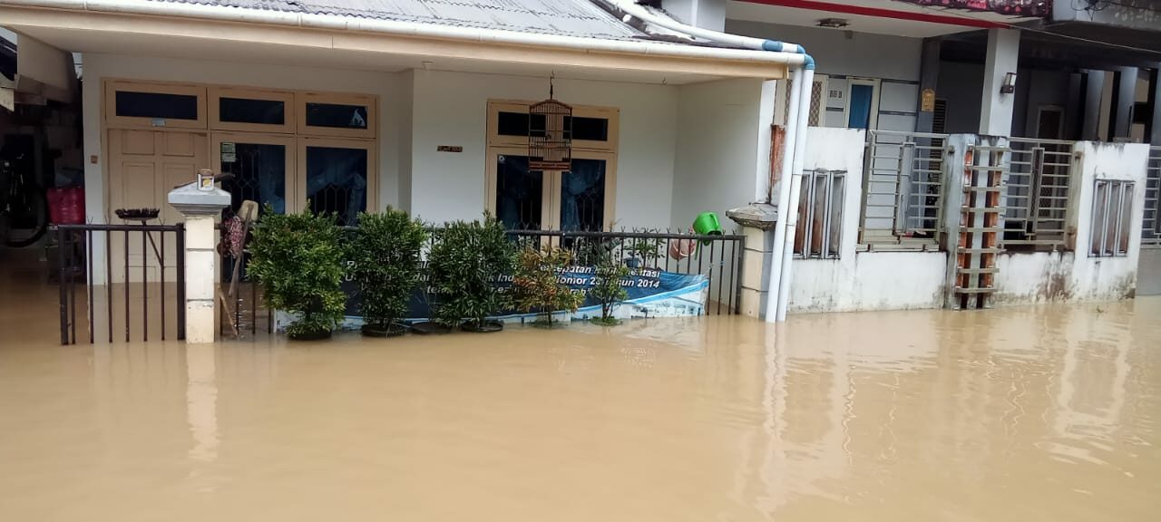 Banjir menggenangi Perumahan Rapak Binuang Indah, Kelurahan Sempaja Selatan, Samarinda, beberapa waktu lalu. (Istimewa)