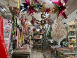 Pernak-pernik Natal Laris Manis di Samarinda, Omzet Pedagang Naik Meski Persaingan Ketat