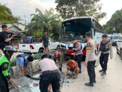 Sedan Terguling Usai Bertabrakan dengan Bus di Jalan HAMM Rifaddin Samarinda, Lima Orang Luka