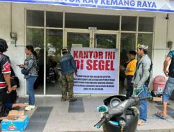 Dijanjikan SHM Namun Diberi SHP, Konsumen Kemang Raya Lakukan Penyegelan Kantor