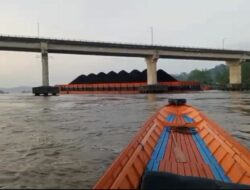Tongkang Marine Power 3066 Hantam Jembatan Mahakam Ulu, DPUPR Kaltim Prioritaskan Evakuasi