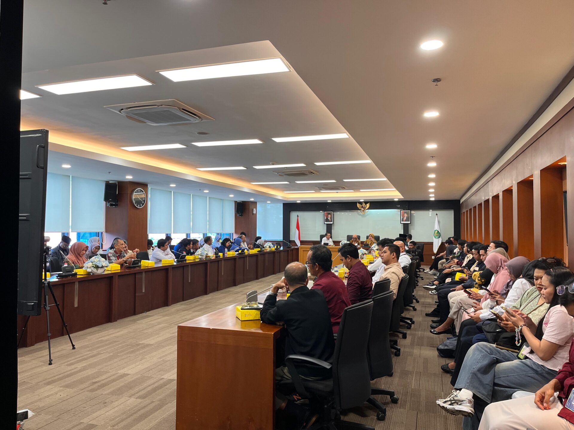 Suasana Rapat Koordinasi dengan Perguruan Tinggi Negeri dan Swasta se-Kalimantan Timur Membahas Proses Penyaluran Dana Bantuan Program Pendidikan Gratispol Tahun 2026, Senin (2/2/2026). (Foto: Ree/Kaltimetam.id)