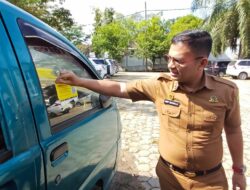 Stiker Sulit Dilepas Jadi Senjata Baru Dishub Samarinda Berantas Parkir Liar di Ruang Publik