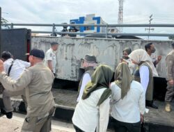 Satpol PP Samarinda Bongkar Gubuk Anjal-Gepeng di Bawah Jembatan Mahakam IV