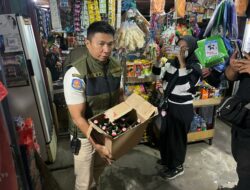 Satpol PP Samarinda Sita 60 Botol Miras Saat Pengawasan Ramadan, Ditemukan di Warung Kelontong