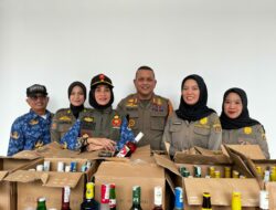 Satpol PP Samarinda Bongkar Modus Simpan Miras di Mobil, 300 Botol Diamankan di Imam Bonjol